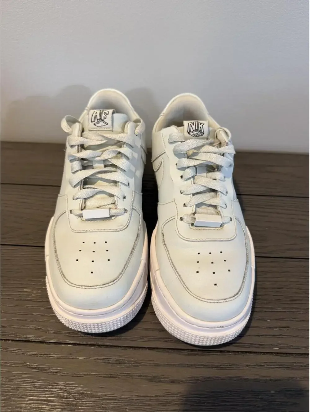 Nike Women's White and Cream Trainer